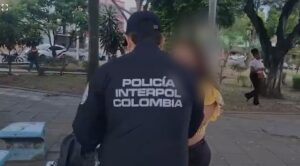 INTERPOL retiene en Cali a ciudadana requerida por Italia por extorsión y explotación sexual.