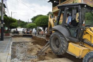 Continua recuperación de la malla vial en Buga con intervención en la calle 22.