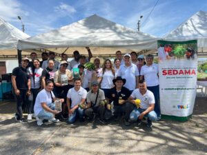 Mercado itinerante acerca productos del campo a familias del barrio La Esperanza.