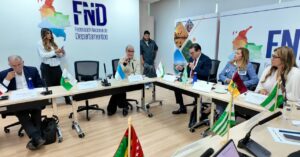 La Gobernadora del Valle pide al próximo presidente priorizar el diálogo con las regiones.