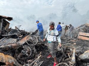 Incendio estructural en Navarro deja cinco viviendas y tres bodegas afectadas en Cali