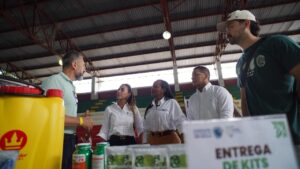 Primer kit de Valle Agro5 fortalece a 21 agricultores de Buga.
