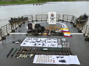 Hallan explosivos, drones y armamento en depósitos clandestinos ubicados en el Cauca.