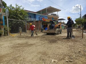 Avanzan obras de pavimentación y drenaje en Tres Esquinas.
