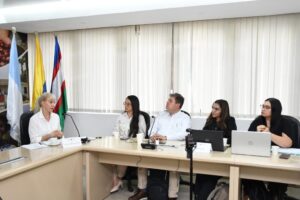 El Valle fortalece acciones de vigilancia y seguimiento al sistema de salud.