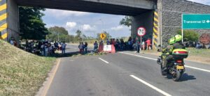 Tuluá levantó el bloqueo mediante el diálogo y atiende reclamos del gremio de taxistas.