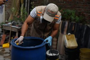 Implementan pintura repelente para prevenir el dengue en viviendas de Pradera