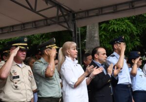 Gobernadora del Valle respalda propuesta de posesión presidencial en una base militar