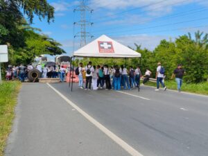 Trabajadores del Hospital Centenario de Sevilla exigen soluciones por retrasos salariales