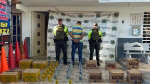 Incautan 324 botellas de licor presuntamente adulterado en el Valle