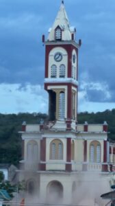 Desmontaron la torre de la iglesia San Bernabé de Bugalagrande tras los daños causados por el terremoto