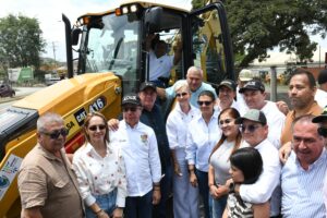 Gobernación del Valle entrega maquinaria a 15 municipios afectados por el terremoto