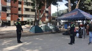 Policía refuerza vigilancia en zonas de Cali con viviendas afectadas por el sismo