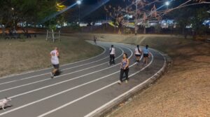 ¿LA VEGETACIÓN ESTARÍA AFECTANDO LA ILUMINACIÓN DEL PARQUE DE LA FAMILIA EN TULUÁ?