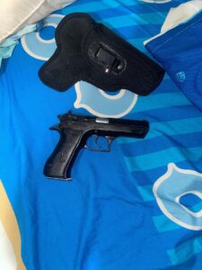 CAPTURAN A UN HOMBRE DURANTE ALLANAMIENTO EN CALI: INCAUTARON ARMA Y MUNICIÓN