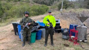 HALLAN INFRAESTRUCTURA PARA PROCESAR COCAÍNA E INCAUTAN 219 KILOS EN ARGELIA, VALLE